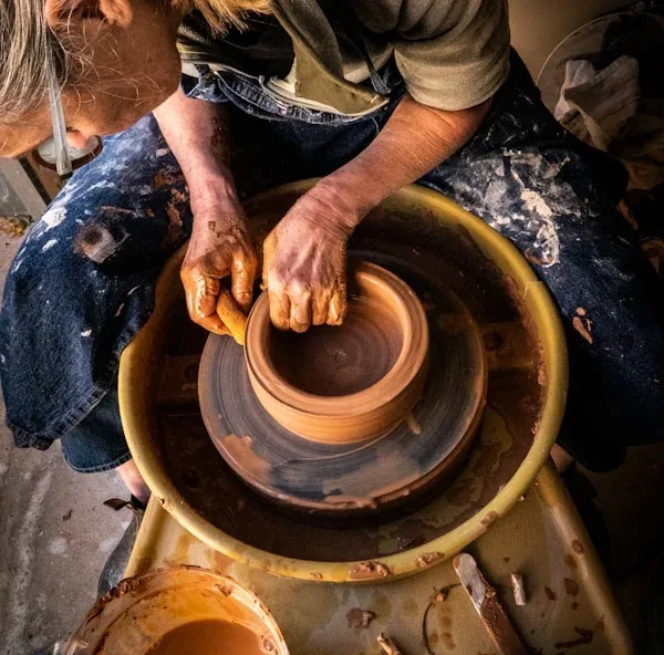 Gốm tự nặn (mang về)